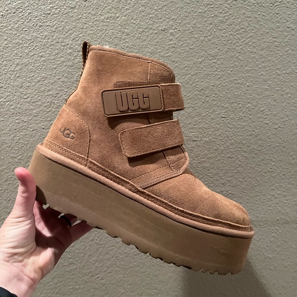 UGG Women's Neumel Platform Boot in Chestnut size 9 (with box) VGUC - Picture 1 of 4